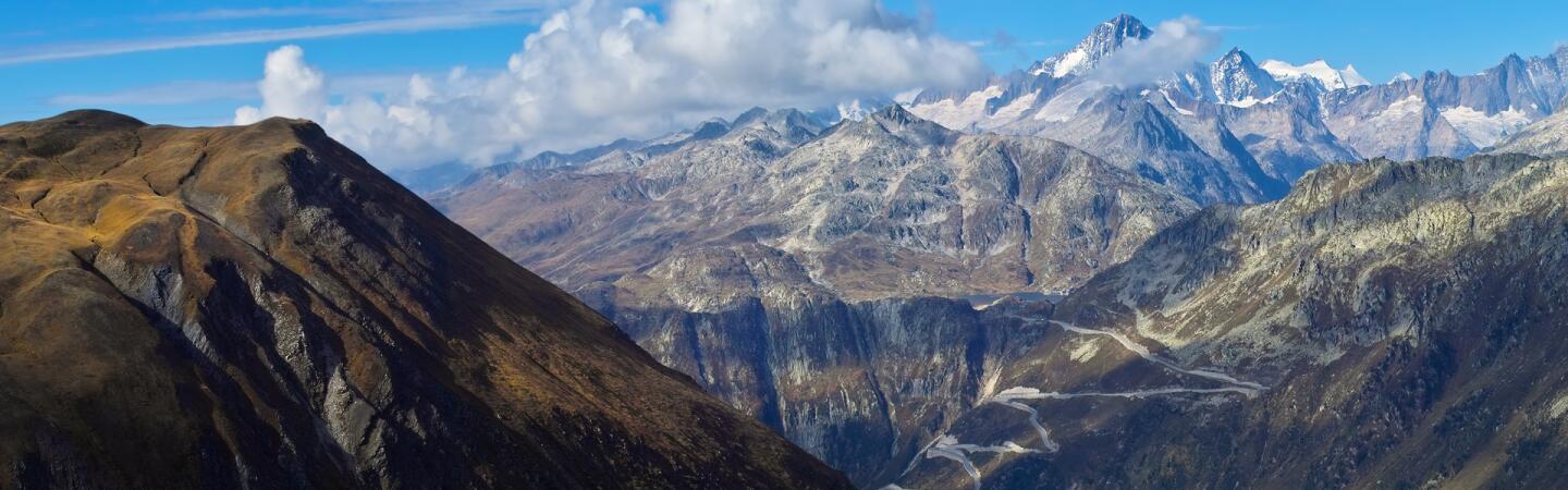 Alpinavera market at the top of the pass